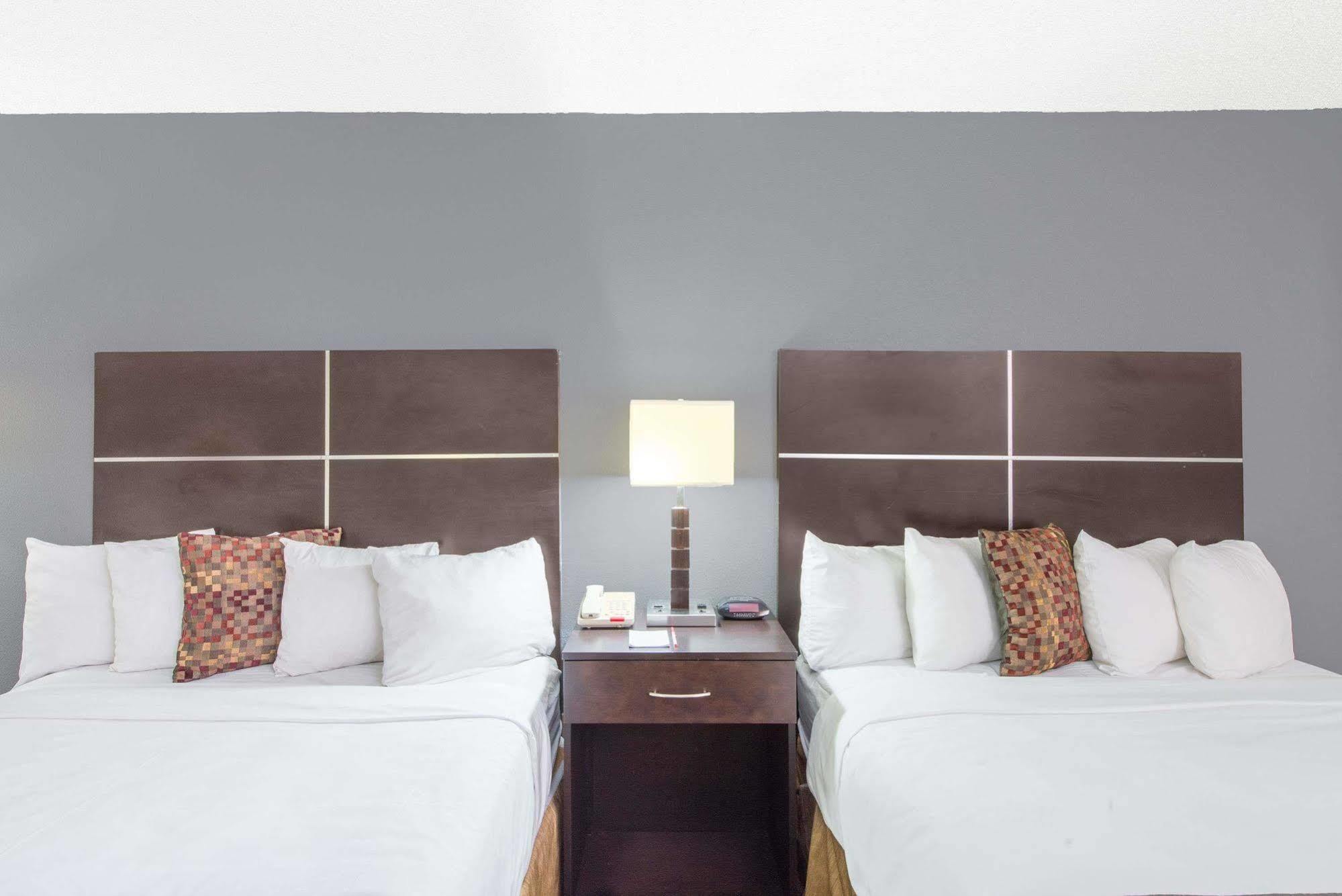 Hotel Ramada By Wyndham Albuquerque East Esterno foto