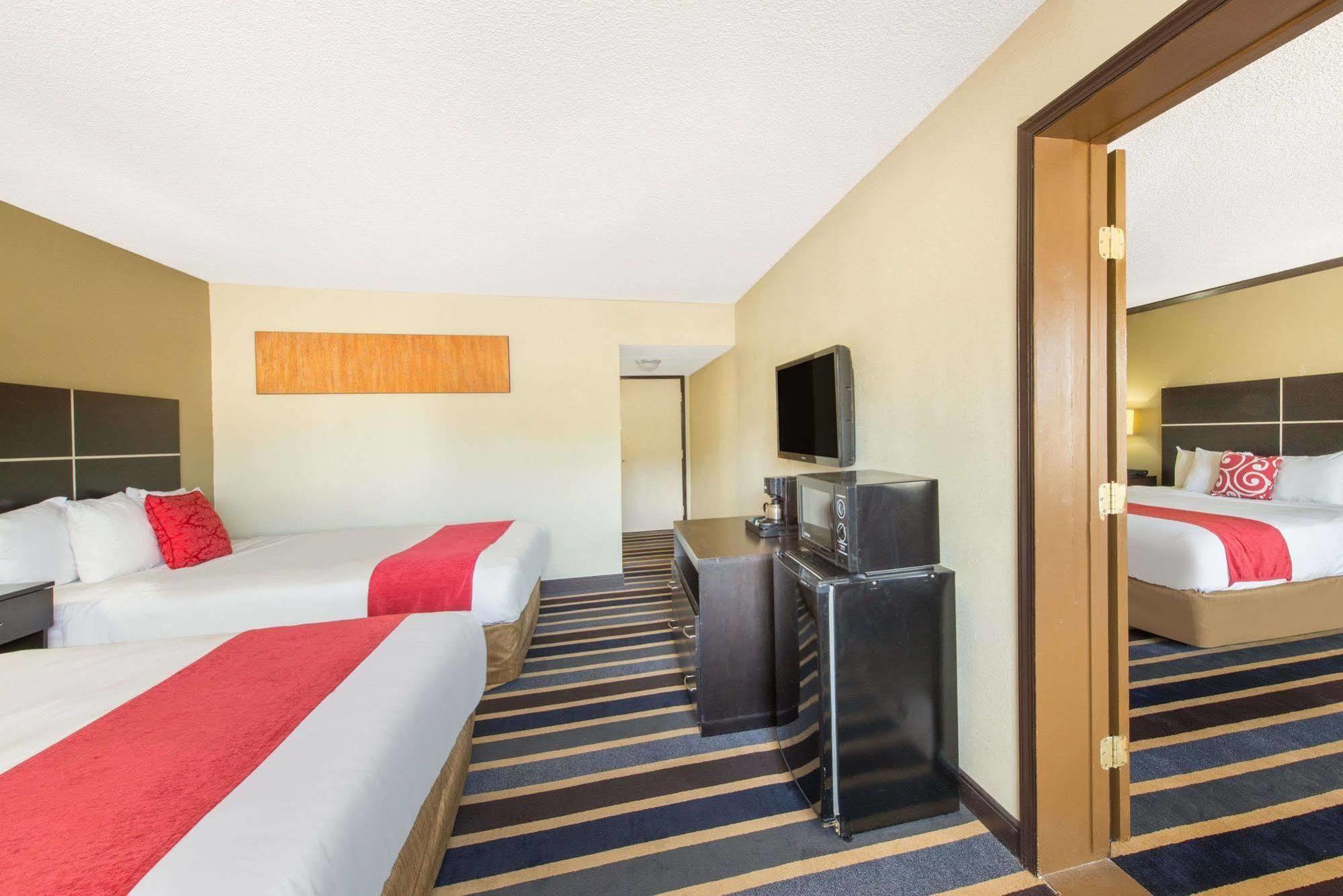 Hotel Ramada By Wyndham Albuquerque East Esterno foto