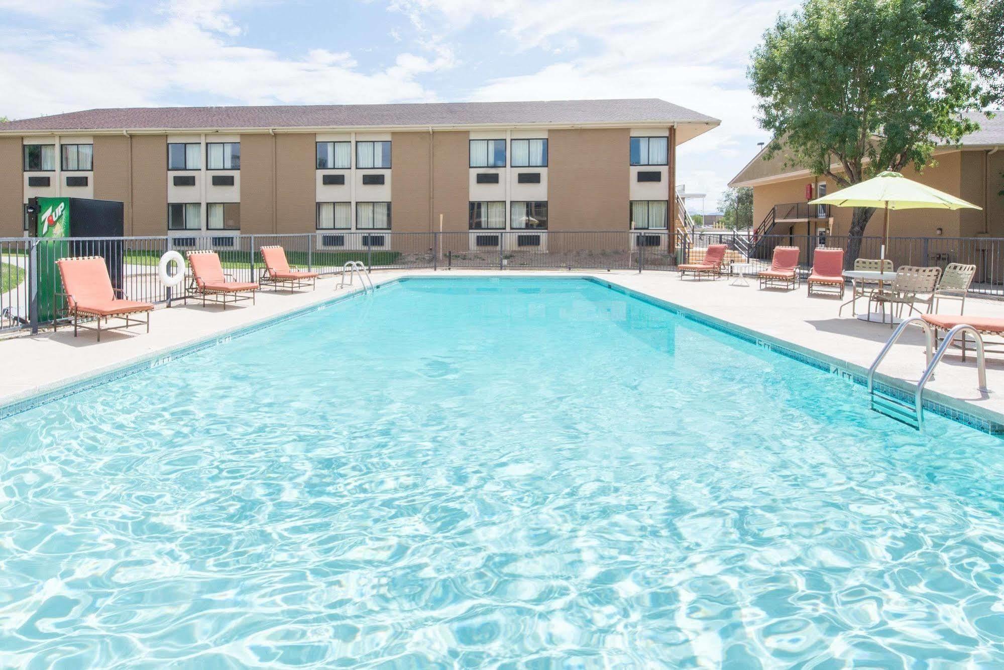 Hotel Ramada By Wyndham Albuquerque East Esterno foto